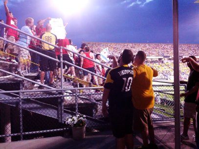 was it really necessary for these crew fans to show up and taunt the traveling fire fans? nope.